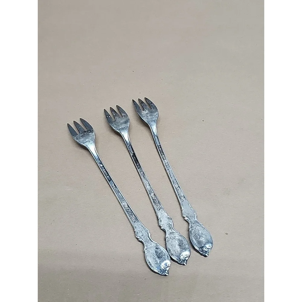 Wm. Rogers‎ Mfg 3 VTG Reflection Silverplate Cocktail Forks 5.5